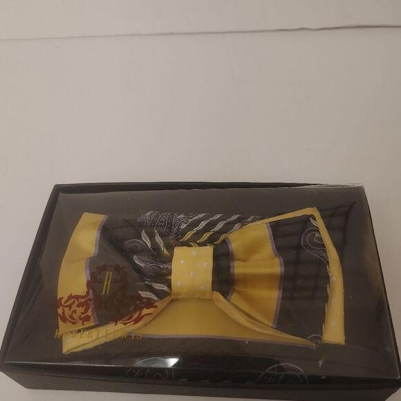 ROBERT LEWIS MEN'S BOWTIE AND POCKET SQUARE SET. - Picture 4 of 4